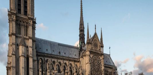 Proponen diseños para reconstrucción de Notre Dame
