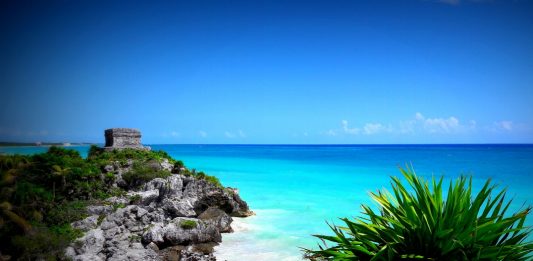 Tulum va por el ultralujo ante desplome de vuelos y ocupación