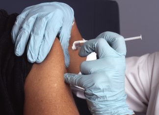 Estudio revela que alternar vacunas en ambos brazos puede aumentar la inmunidad
