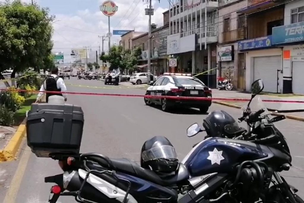 Asesinan a balazos al periodista mexicano Abraham Mendoza cuando salía