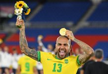 Dani Alves vuelve al futbol: compra equipo de Tercera División