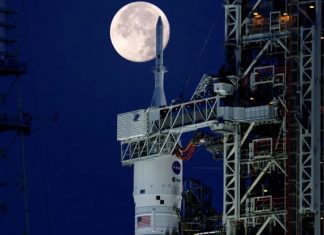 La NASA retrasa el alunizaje de astronautas hasta el 2026
