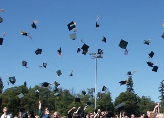 Niño prodigio estadounidense hace historia al conseguir un título universitario a los 13 años
