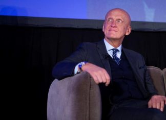 Collina pide “actuar antes de que el cáncer de la violencia mate al fútbol”