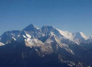 Altura del Everest aumenta a causa de la erosión de un río cercano