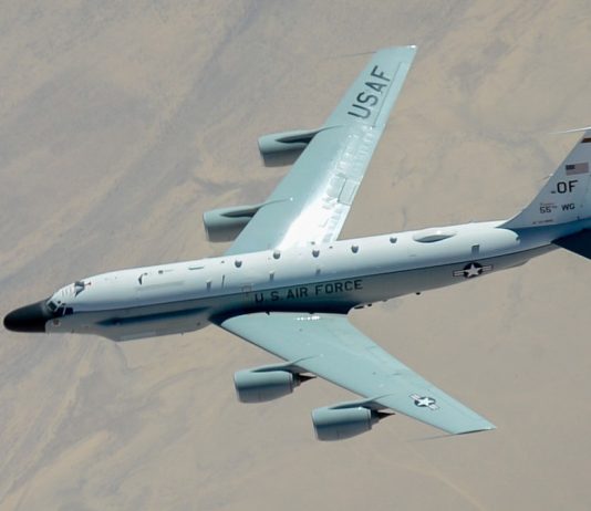 Sheinbaum cambia las reglas para el aterrizaje de aviones militares de EU