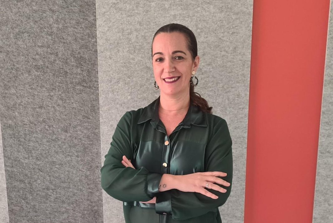 Mari Carmen Martorell transforma el dolor en poesÌa en su nueva obra: ìVive, RÌe y Amaî