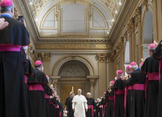 La dignidad humana corre el riesgo de ser aniquilada por algoritmos: Papa