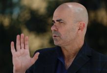 Eduardo Sacheri: “No hay ficción argentina que se interrogue qué sucedió en las Malvinas”