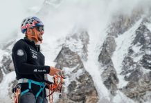 Andrzej Bargiel desciende esquiando de la cima del Everest