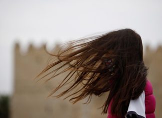 ¿Se te cae más el pelo en otoño? Así puedes cuidar tu salud capilar