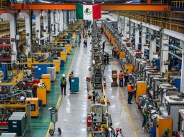 Industria en México cayó 0.8% interanual en noviembre de 2025