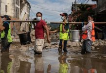 “El gobierno actuó con oportunidad frente a las lluvias” dice Nahle; meteorólogo la desmiente