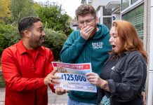 Pareja de novios gana la lotería por un descuido