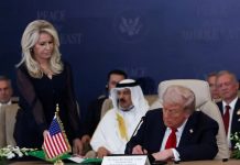 Trump firma el acuerdo para formalizar el cese al fuego entre Israel y Hamás