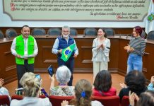 Alcalde Alberto Islas recibe a turistas brasileños en Xalapa