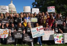 Víctimas de Epstein critican archivos censurados