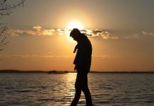 OMS declara la soledad en hombres como problema de salud pública