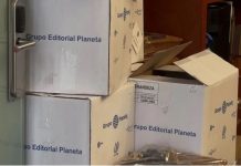 Morena reparte miles de libros de AMLO en el Senado
