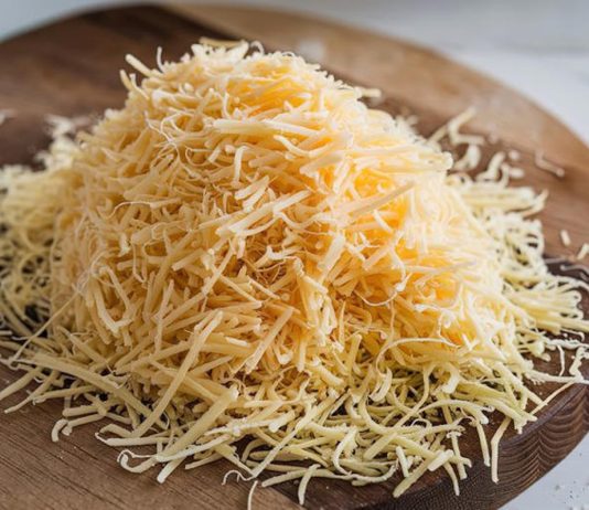 Emiten alerta por queso rallado, encontraron fragmentos de metal