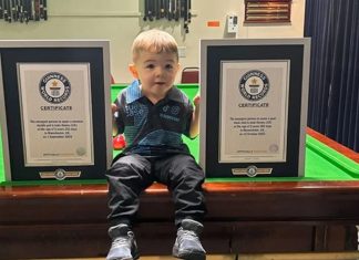 Niño británico rompe dos récords Guinness de billar