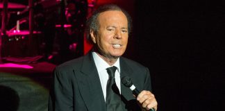 Acusan a Julio Iglesias de agresiones sexuales y acoso laboral