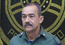 Castigan a policía por el tamaño de su bigote