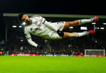 Raúl Jiménez realiza festejo ‘gamer’