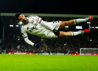 Raúl Jiménez realiza festejo ‘gamer’