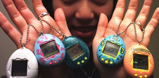 Cumple 30 años Tamagotchi, la mascota digital que regresa a sus orígenes en Tokio