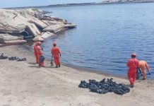 Recolectan 240 kg de residuos por derrame en Dos Bocas