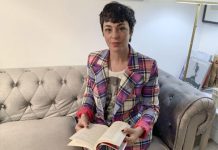 La cineasta Natalia Moreno se pasa a la novela y narra con ‘sorna’ una crisis de identidad