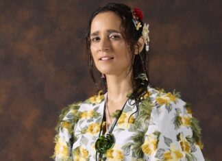 Cuestionan a Julieta Venegas en todo su canal de YouTube