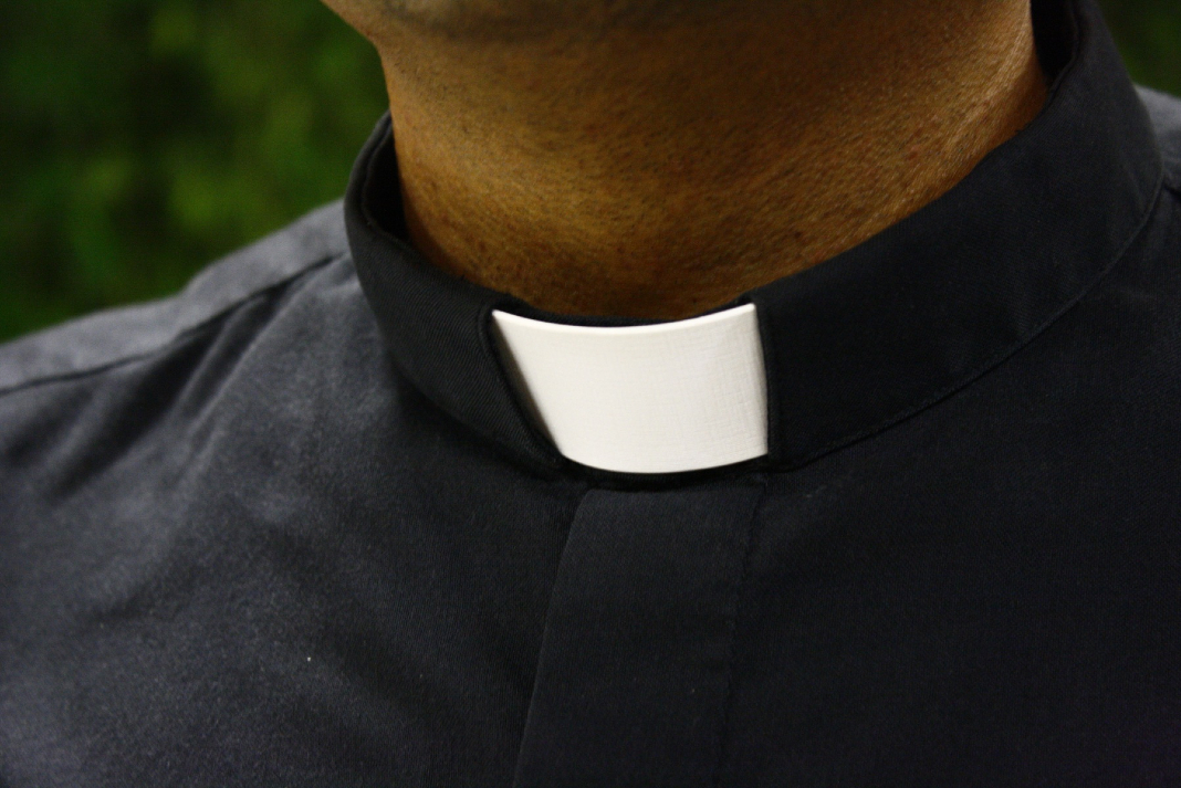 SACERDOTE-CURIA-PRESBITERO