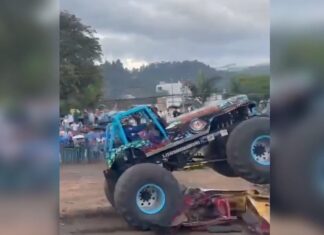 Conductora pierde el control de su Monster Truck y atropella a la multitud (VIDEO)