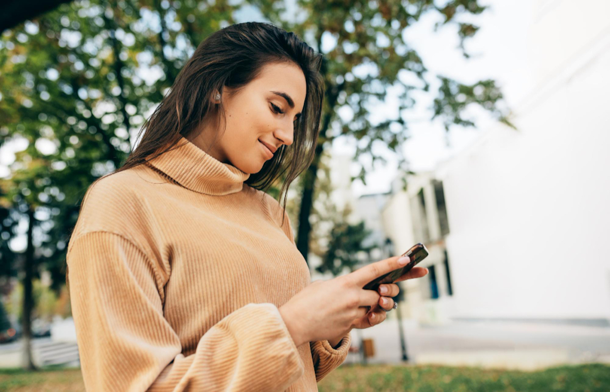 Mujer Celular