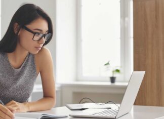 Cómo organizar tus finanzas personales usando préstamos en línea de forma inteligente