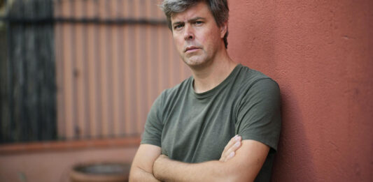 David Szalay, premio Booker 2025: “Somos más carne que espíritu, primero somos cuerpo”