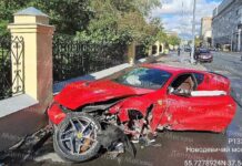 Brutal impacto: Ferrari sin control termina destruido