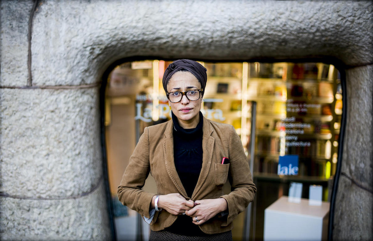 Zadie Smith reflexiona sobre "la experiencia humana de estar viva" en 'Muertos y vivos'