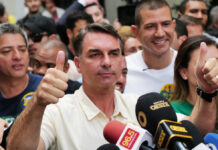 Flávio Bolsonaro lidera presidenciales de Brasil; definición iría a segunda vuelta
