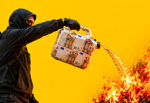 Francia arde: megarecorte de 54,000 mde atasca el Parlamento y enciende las calles