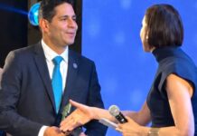 Javier Herrera Borunda recibe el Premio Internacional Alma por combate a la corrupción